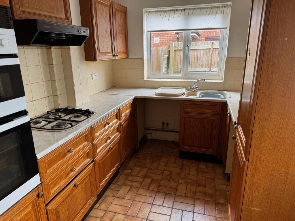 Lot: 113 - FOUR-BEDROOM HOUSE FOR REFURBISHMENT - Kitchen